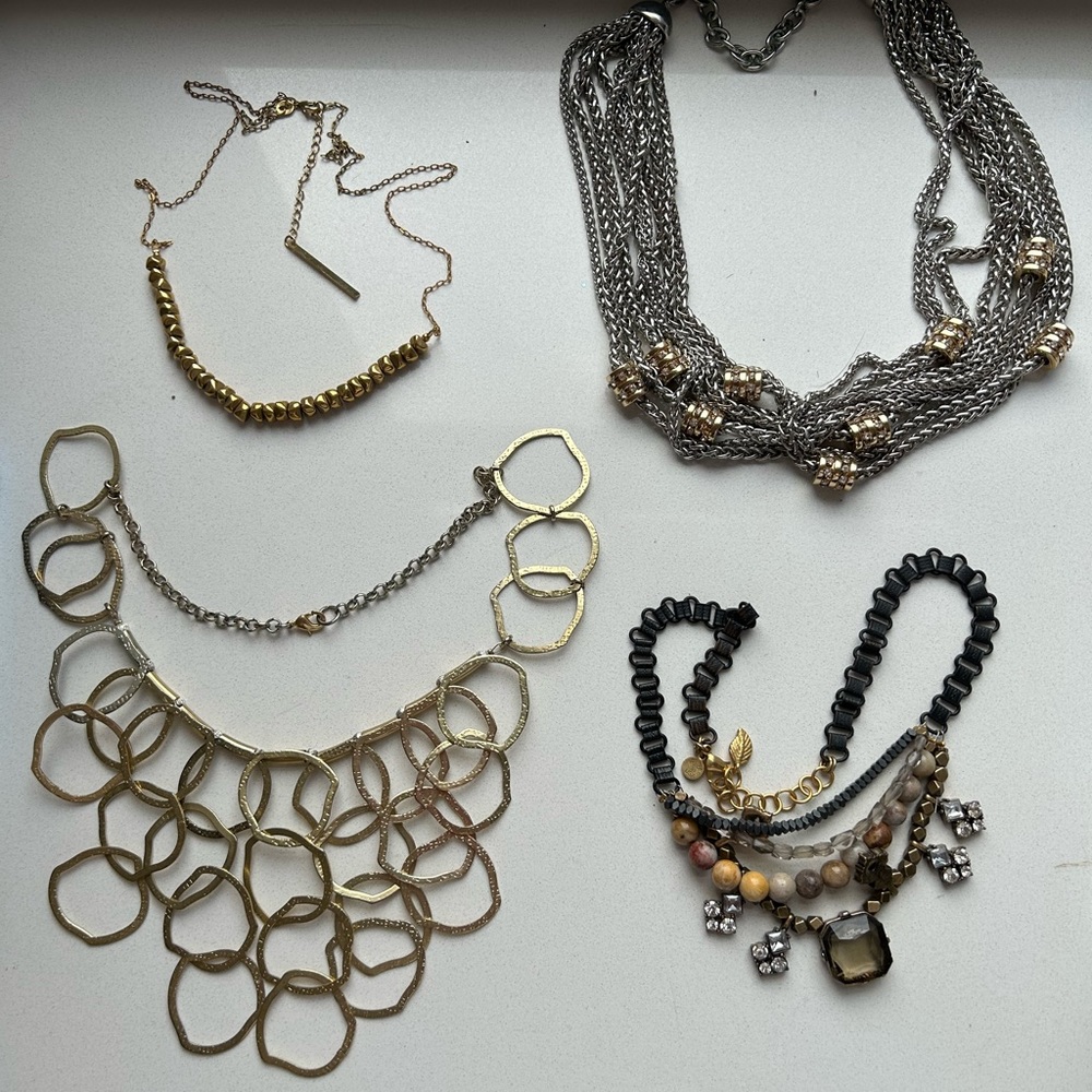 4 pieces of assorted costume jewelry